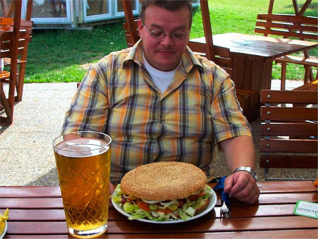 obesidad, hombre, comer, sobredimensionado, hamburguesa, fuera, el, paso, tx