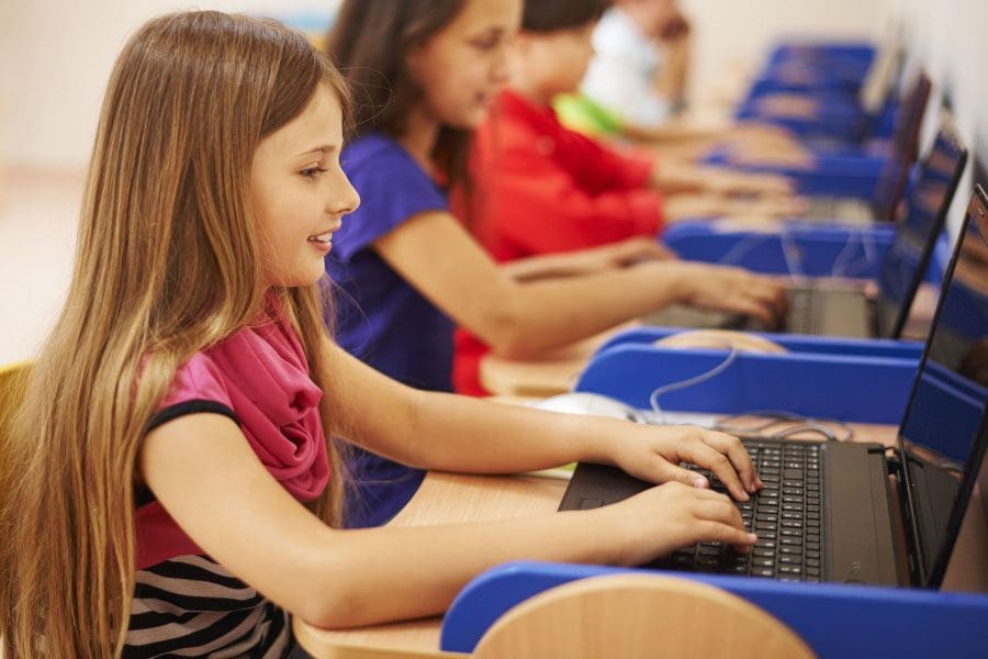 11860 Vista del Sol, Ste. 126 Uso ergonómico de computadoras para niños El Paso, TX.